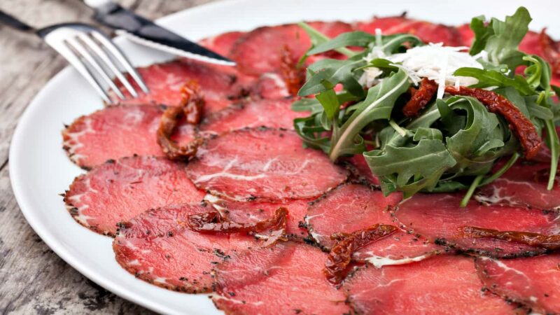 Carpaccio de ternera con virutas de parmesano